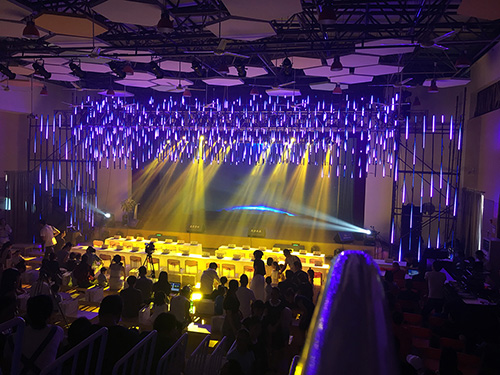 <b>一禾科技專業舞臺燈光音響系統解決方案，打造完美視聽體驗！</b>